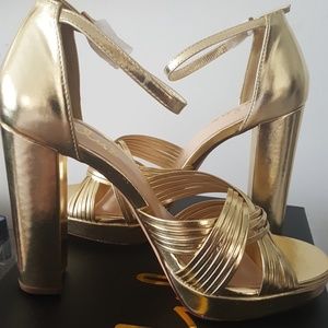 Brand New Cute Gold Pumps